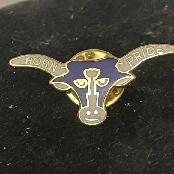 1.25” gold tone and purple enamel Horn Pride lapel hat tie pin - Picture 4 of 12